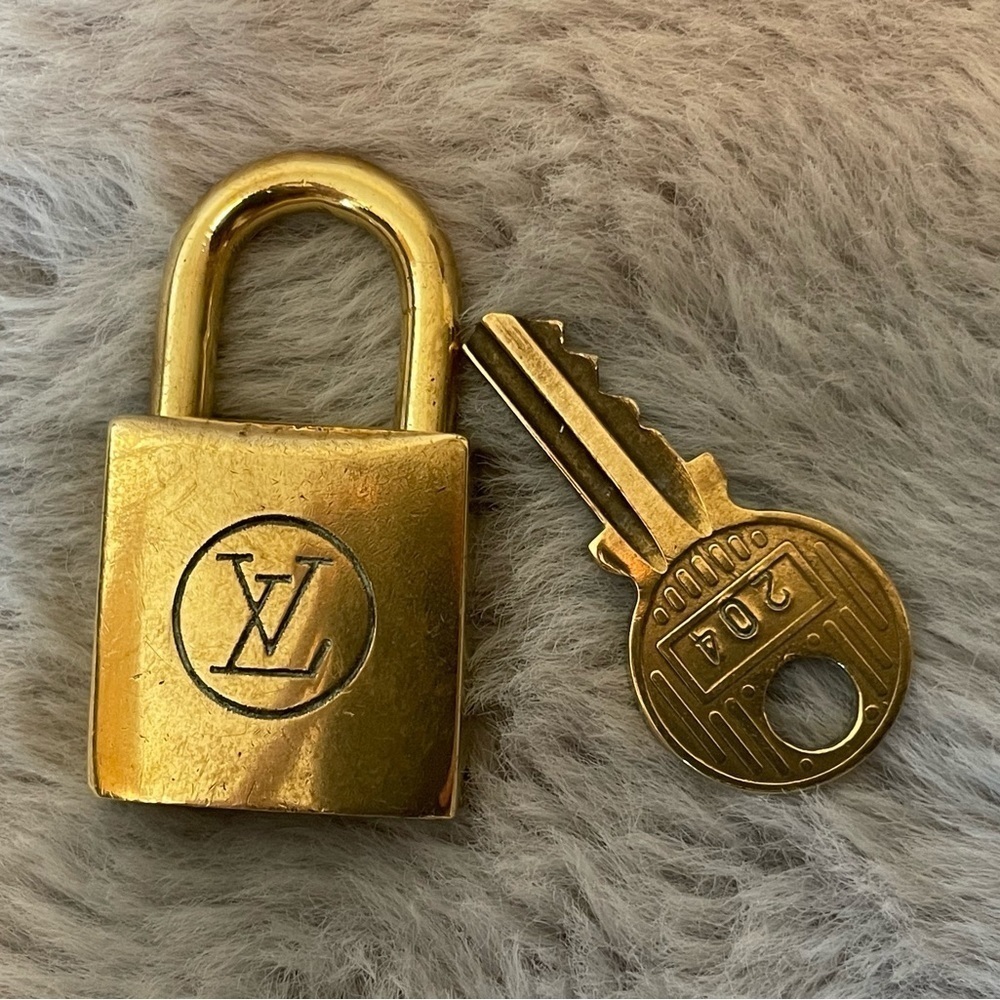 Louis Vuitton Vintage Lock And Key #204